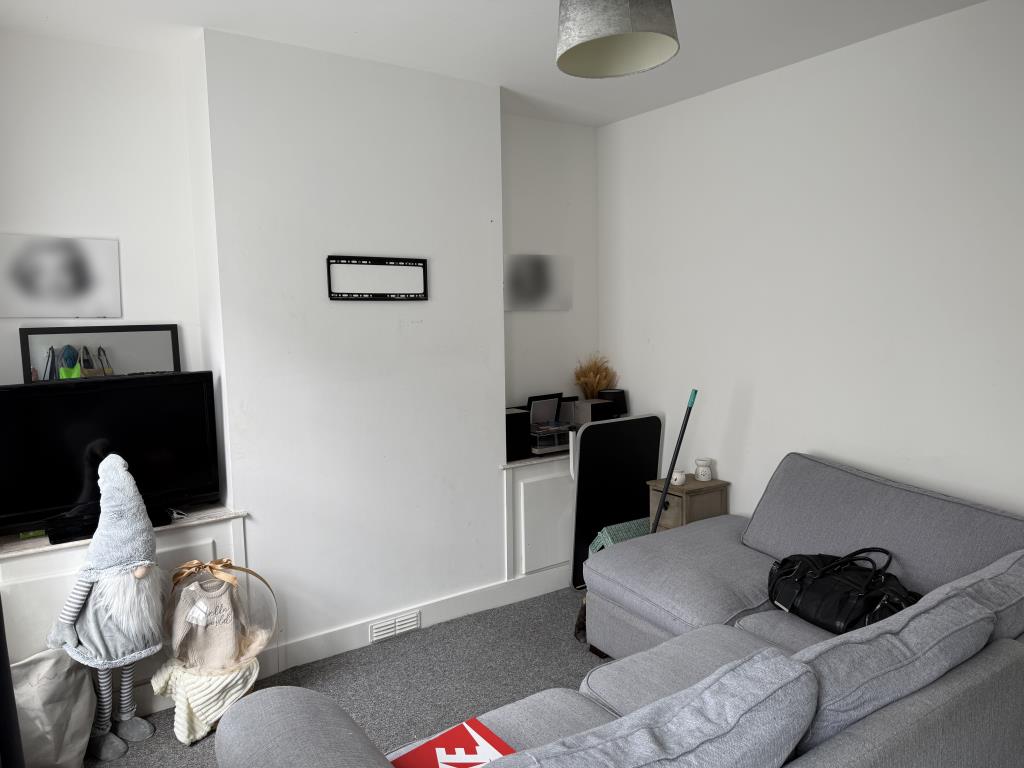 Lot: 38 - TWO-BEDROOM END-TERRACE HOUSE FOR INVESTMENT - Living room with furniture white walls and grey carpet